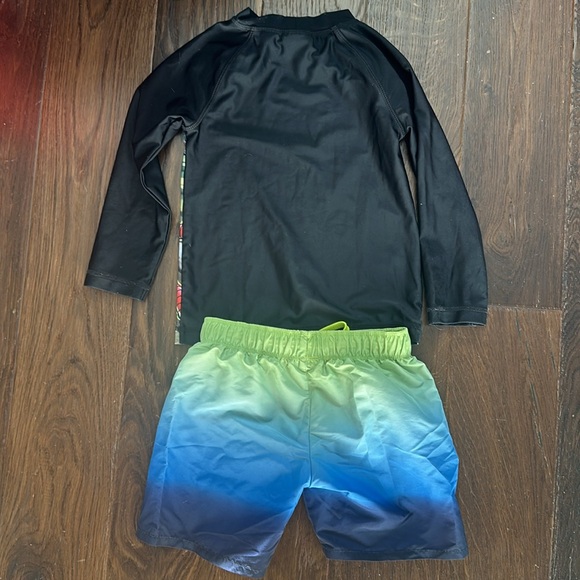 H&M 2 sets swimming trunks and rashguard. 2-4y - Picture 3 of 8